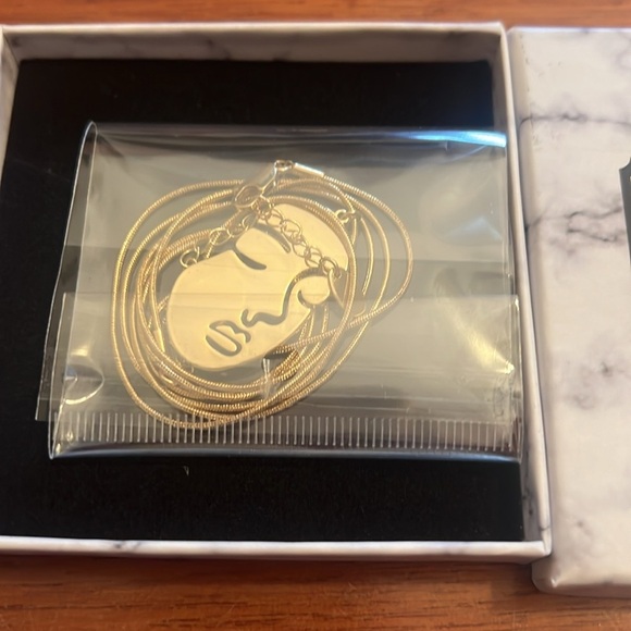 Clasicomis Handmade Face Necklace - Picture 2 of 3